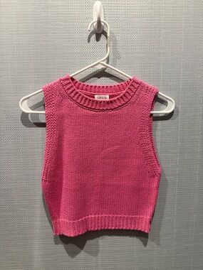 Le Lis Hot Pink Ribbed Knit Cropped Vest